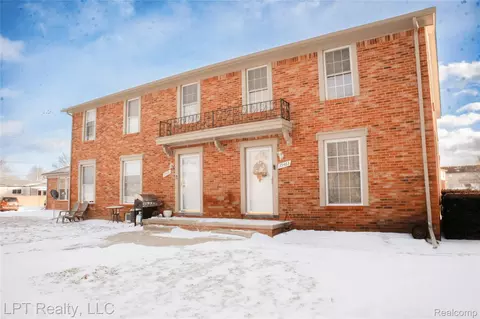 35463 Turner Dr #266, Sterling Heights, MI 48312