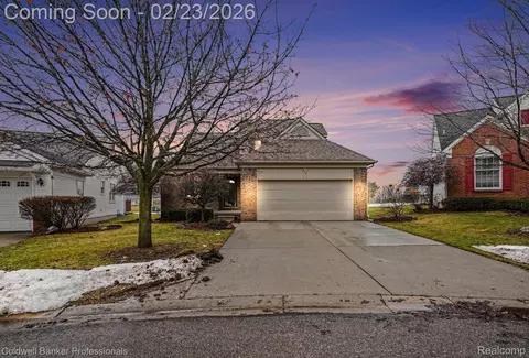625 Rolling Hills Ln, Lapeer, MI 48446