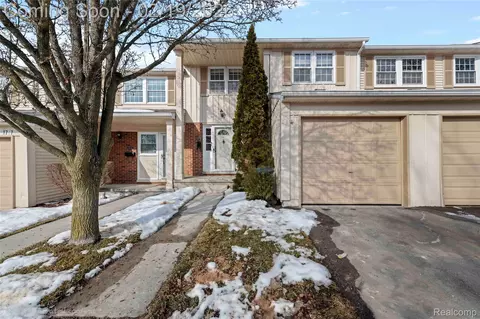 1719 Brentwood Dr, Troy, MI 48098