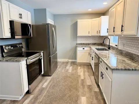 5976 Falkenbury Rd, Deerfield, MI 48461