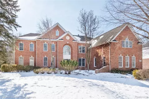 26361 Glenwood Dr, Novi, MI 48374