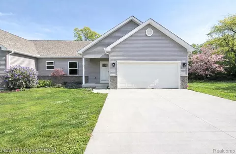 7056 Cambridge Dr, Flushing, MI 48433