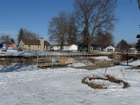 336 Twin Lake Rd, Tobacco, MI 48612