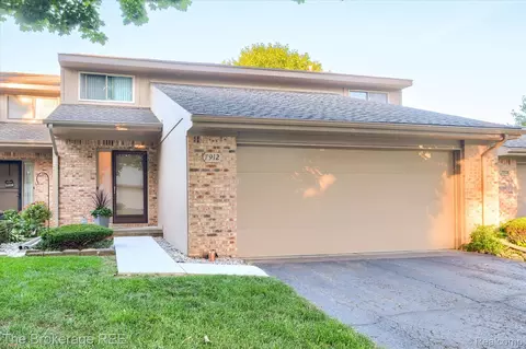 7912 Meadow Dr #81, Waterford, MI 48329