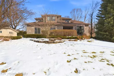 23914 Whittaker Dr, Farmington, MI 48335