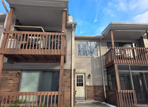 10228 Nancys Blvd #40, Grosse Ile, MI 48138