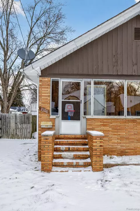 1906 Allegan St, Saginaw, MI 48602