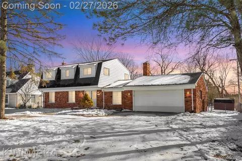 2408 Otter St, Warren, MI 48092