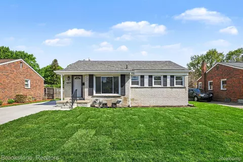 29646 Robert Dr, Livonia, MI 48150