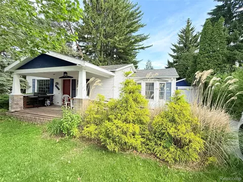 7271 Simons St, Lexington, MI 48450