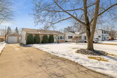 23610 Lynnhurst, Macomb, MI 48042