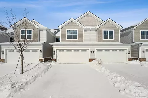 1904 Salt Springs Dr, Saline, MI 48176