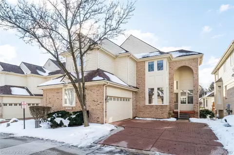 38119 N Vista Dr, Livonia, MI 48152