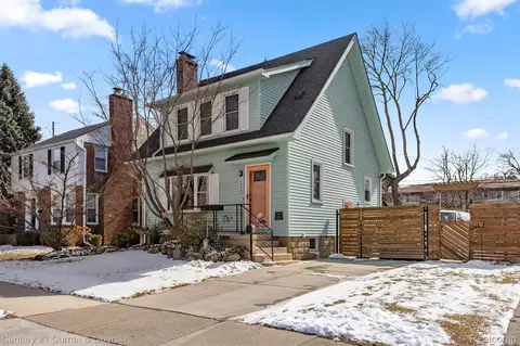 260 E Cambourne St, Ferndale, MI 48220