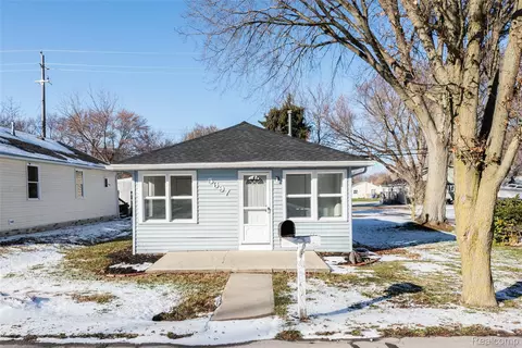 5697 Venice Rd, Newport, MI 48166