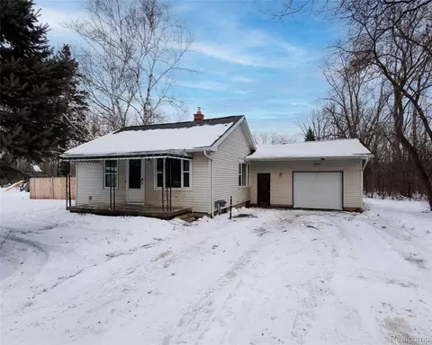 3246 Comer Dr, Flint, MI 48506