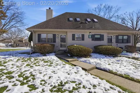 24642 Primrose Ln, Southfield, MI 48033