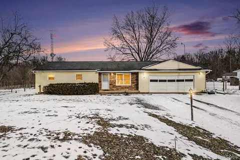 15235 Eddy Lake Rd, Fenton, MI 48430