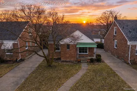 1421 Hollywood St, Dearborn, MI 48124