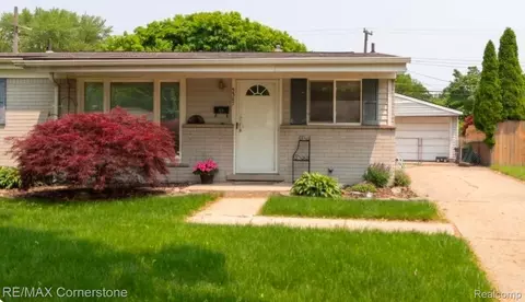 5367 Vivian St, Dearborn Heights, MI 48125