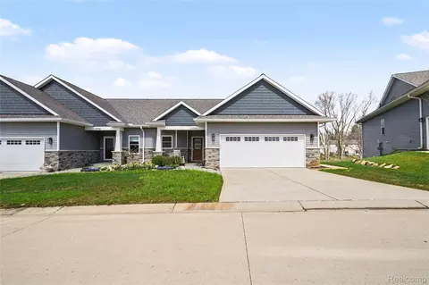 13332 Julie Anne Ct, Fenton, MI 48430