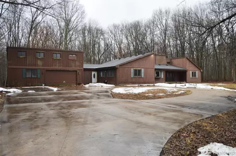 2713 W Rauch Rd, Bedford, MI 48182
