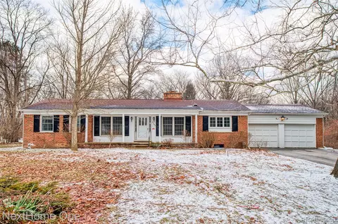 5765 Country Ln, Augusta, MI 48197