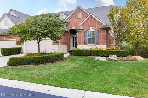 2222 Sanctuary Court Ct #2, Rochester Hills, MI 48309