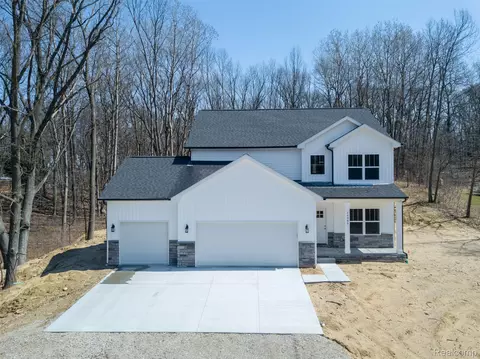 16085 Catalpa Ridge Dr, Holly, MI 48442