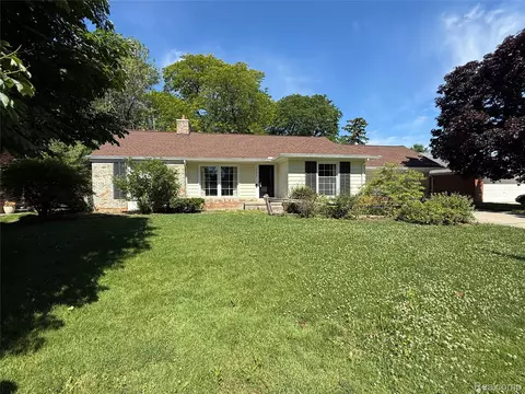 489 Chalfonte Ave, Grosse Pointe Farms, MI 48236