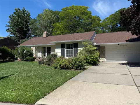 489 Chalfonte Ave, Grosse Pointe Farms, MI 48236