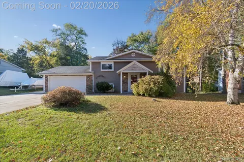 541 Crystalia St, Commerce, MI 48382