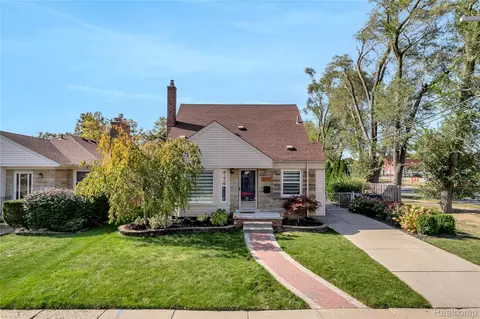 2237 Mcmillan St, Dearborn, MI 48128