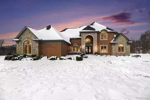 3880 Olde Farm Ln, Brandon, MI 48462