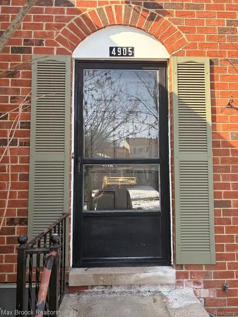 4905 Coventry St, Royal Oak, MI 48073
