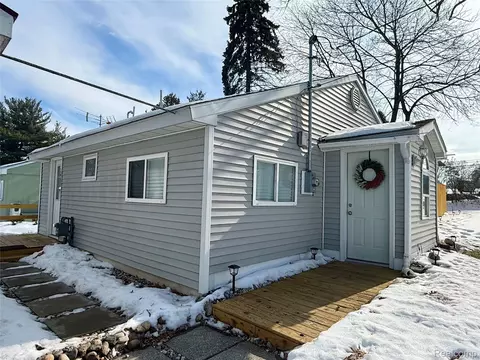106 Tin Pan Aly, Roscommon, MI 48629