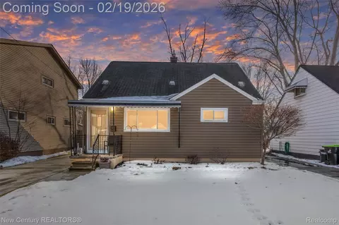 896 E Dallas Ave, Madison Heights, MI 48071