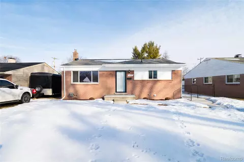 31074 Steinhauer St, Westland, MI 48186