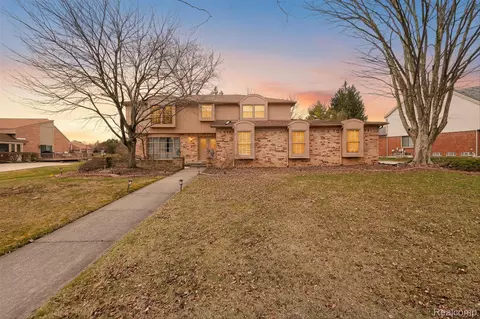 29801 Deer Run, Farmington Hills, MI 48331