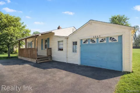 4845 Hatchery Rd, Waterford, MI 48329