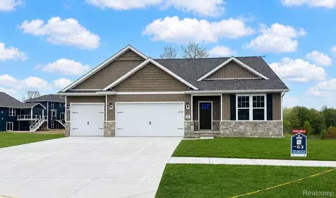 688 Round Rock Dr, Howell, MI 48843