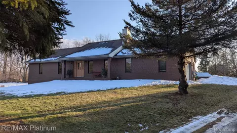 4066 W Knl, Brighton, MI 48380
