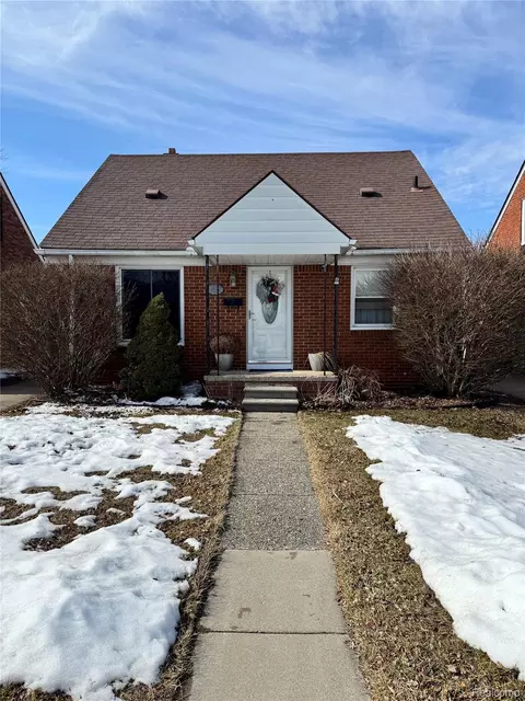 27277 Leroy St, Roseville, MI 48066