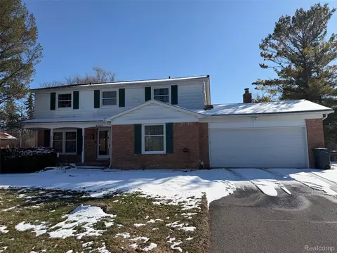 4205 Pinehurst Dr, West Bloomfield, MI 48322