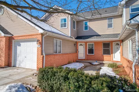 1321 Steeplechase Ct, Howell, MI 48843
