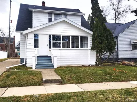 217 W Dewey St, Flint, MI 48505