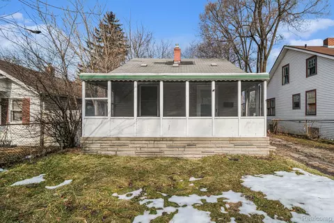 40 W Strathmore Ave, Pontiac, MI 48340