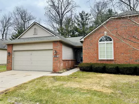 2618 Woodcliff Trl, Hartland, MI 48353