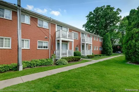 487 N Eton St #B6, Birmingham, MI 48009