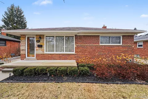 9001 Denne St, Livonia, MI 48150